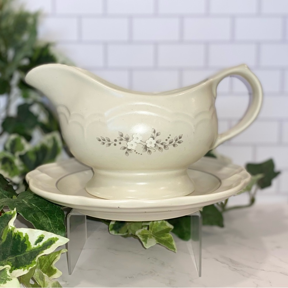 Pfaltzgraff Heirloom Gravy Server and Underplate